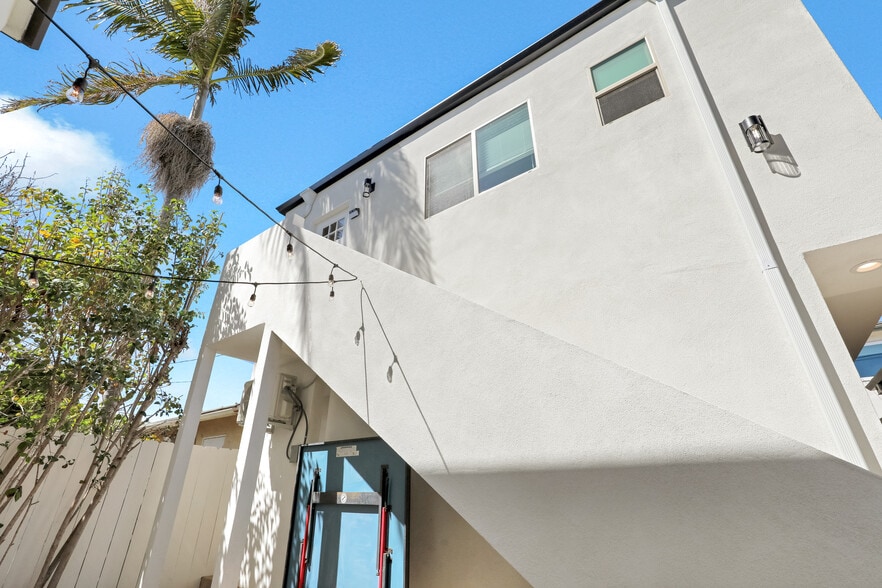 Building Photo - 940 Law St