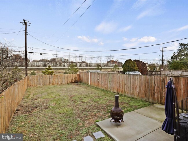 Building Photo - 2236 Arlington Terrace