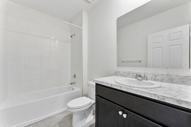 Building Photo - 357 SE Oakridge Dr