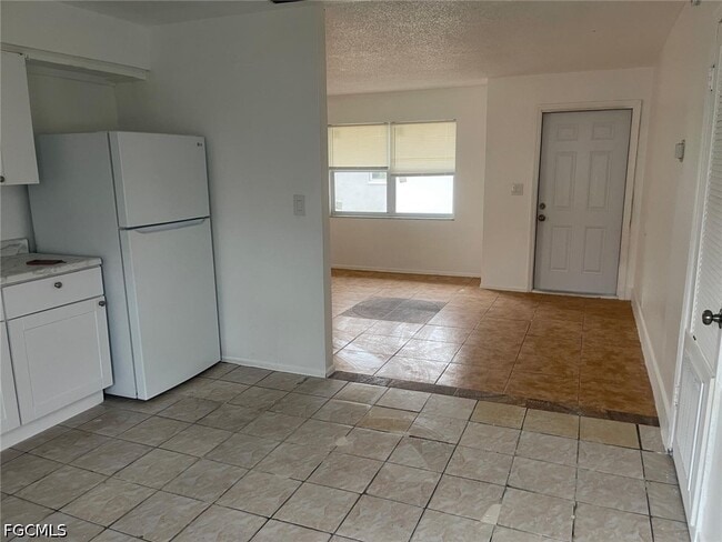 Building Photo - 5413-5427-5427 Third Ave