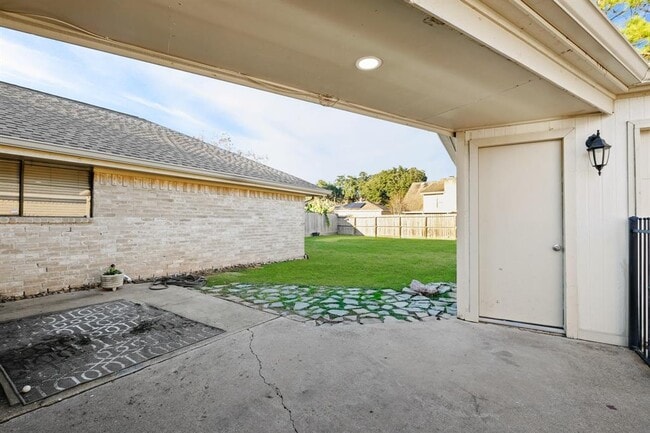 Building Photo - 2815 Edgewood Dr