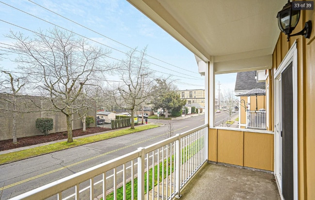 Building Photo - Beautiful and Spacious Single Family Condo...