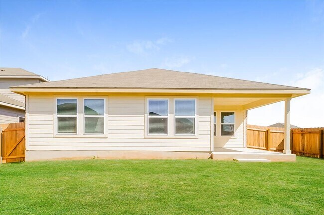 Building Photo - 1003 Round Bale Rd