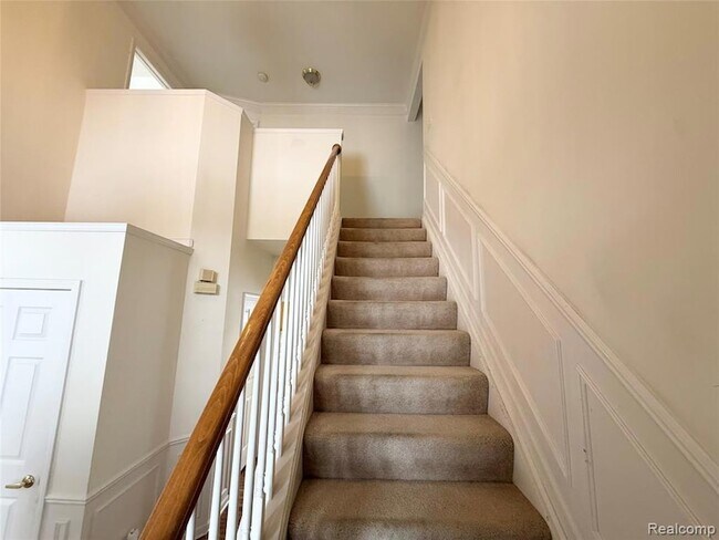 Building Photo - 6122 Cherrywood Dr