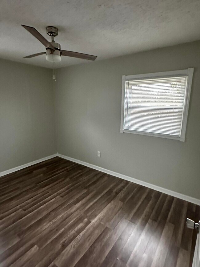 Building Photo - 126 Allnutt Dr