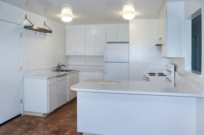 Building Photo - 18 Mooring Road, Unit 18
