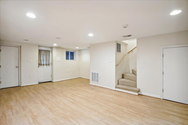 Building Photo - Pet Friendly Luxury DC TH - 3 bed +  3.5 B...