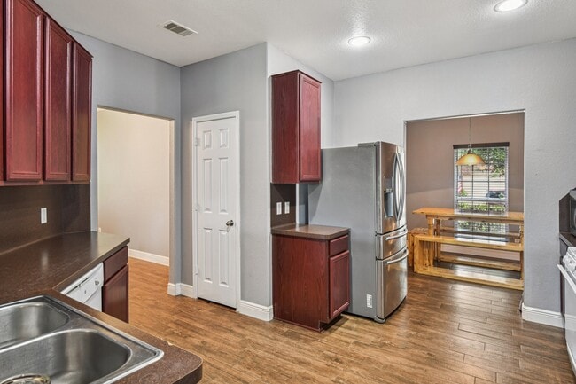 Building Photo - 1226 Newsome Glenn Dr