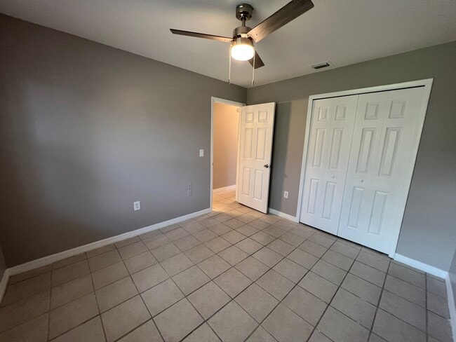 Building Photo - Updated & Remodeled 2/2 Townhouse in Kissi...