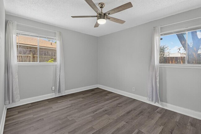 Building Photo - 8602 Colonial Dr