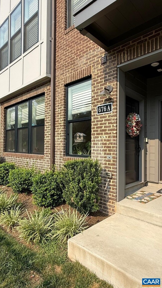 Building Photo - 676 Noush Ct