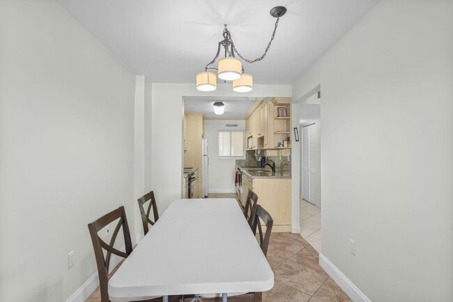 Building Photo - 4141 Collins Ave