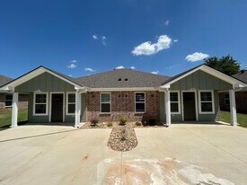 Building Photo - 404 Lake Lamond Rd