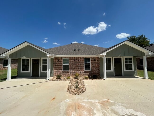 Building Photo - 404 Lake Lamond Rd