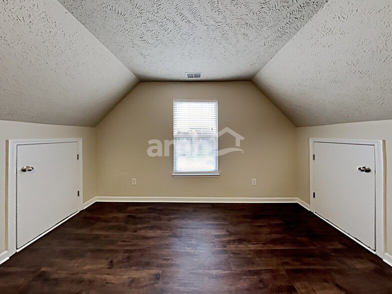 Building Photo - 1411 Carmack Ln