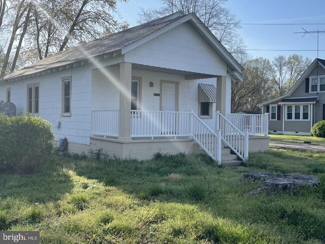 Building Photo - 6013 Rosedale Dr