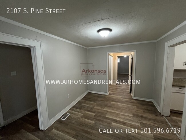 Building Photo - 2107 S Pine St