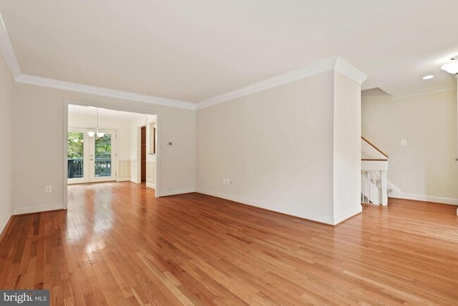 Building Photo - 2057 Golf Course Dr