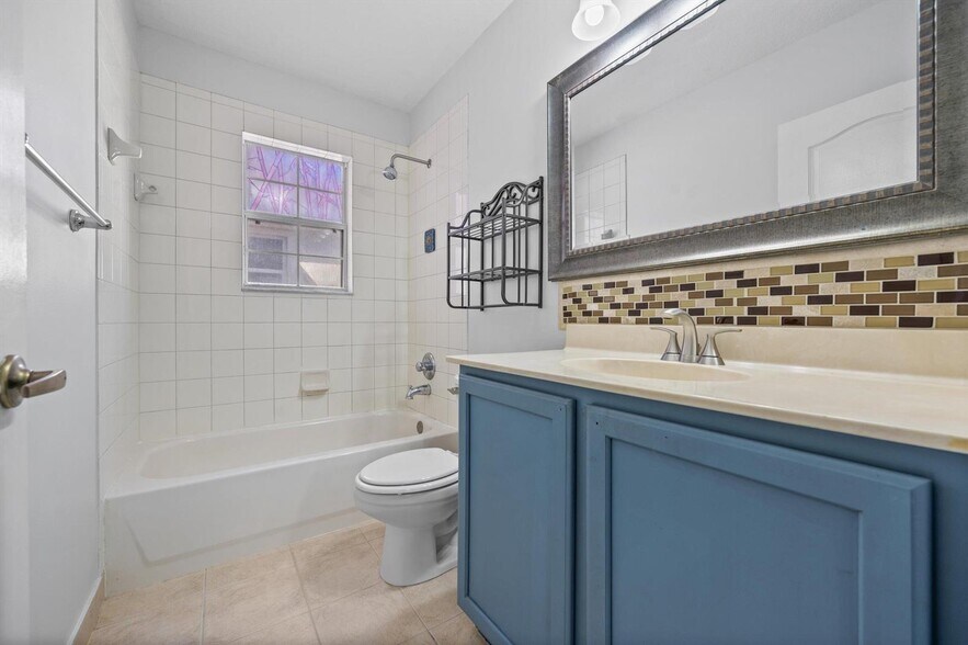 Building Photo - 4205 Bamboo Palm Ct