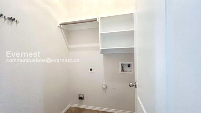 Building Photo - 129 Snowflake Dr