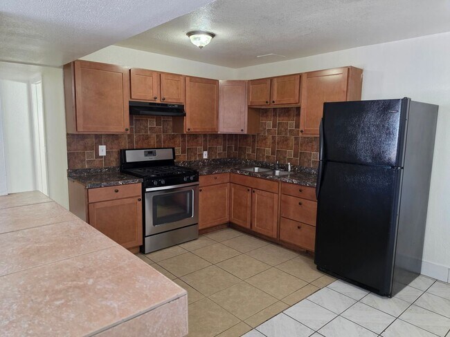 Building Photo - 331 W Carson Rd