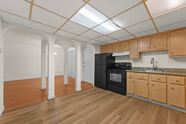 Building Photo - 7 Shadowbrook Ln