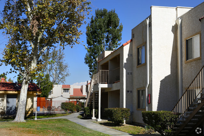 Building Photo - Sierra Vista Apartments