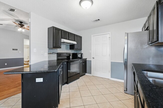 Building Photo - 955 Pacific Silver Ct