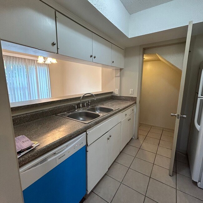 Building Photo - 7206 Creekside Dr