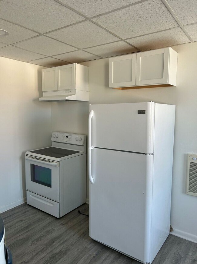 Building Photo - Central Plaza Apartments