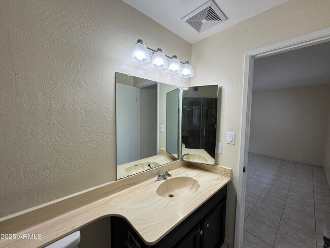 Building Photo - 5502 W Frier Dr