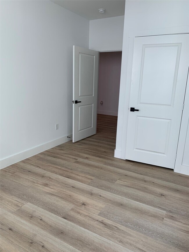 Building Photo - 9026 Scott St