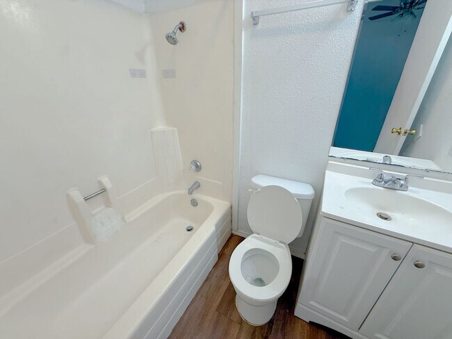 Building Photo - Spacious 1 Bedroom Apartment in Lubbock!