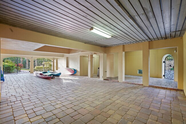 Building Photo - 1363 Oceanview Dr