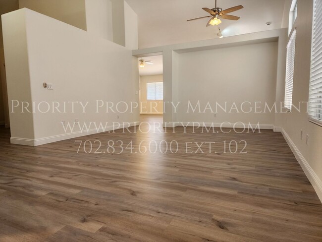 Building Photo - Stallion Mountain Golf Course Home~4 Bed ~...