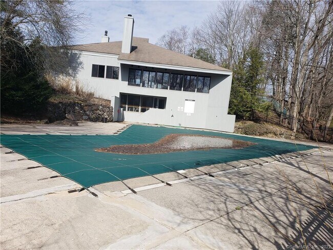 Building Photo - 7 Redwood Ln