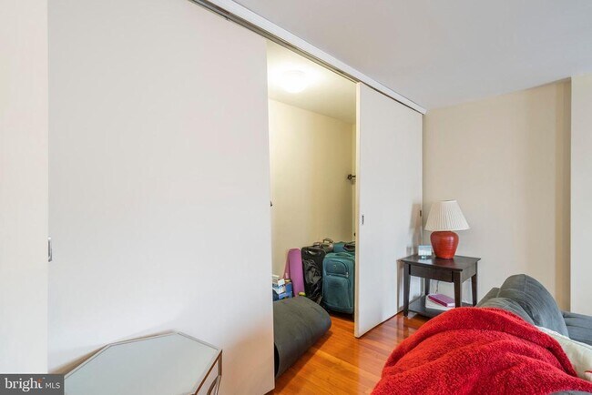Building Photo - 700 Pennock St