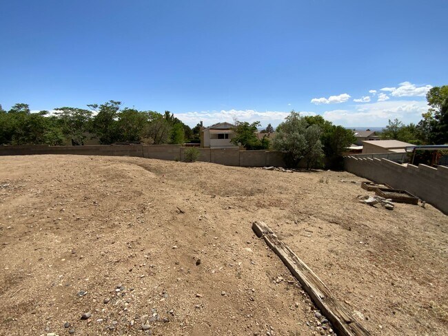 Building Photo - 3 Bedroom Single Story Home Available Near...