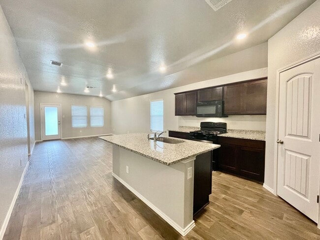 Building Photo - 4 Bedroom home in Cottonwood Creek w/ Fenced backyard