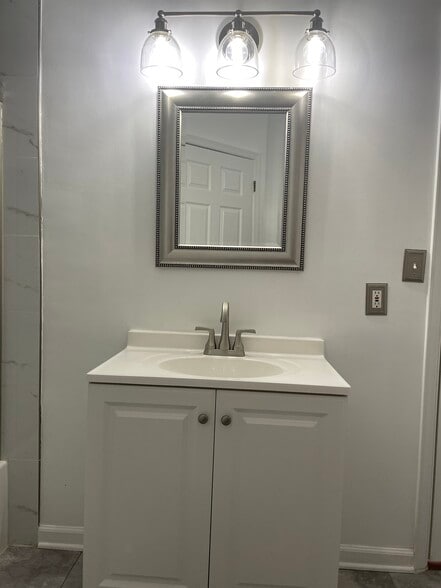 Bathroom - 4551 Strutfield Ln