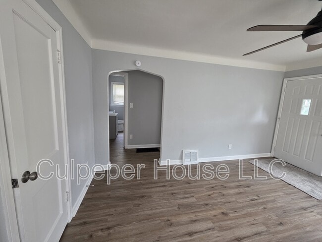 Building Photo - 39 W Gramercy Ave