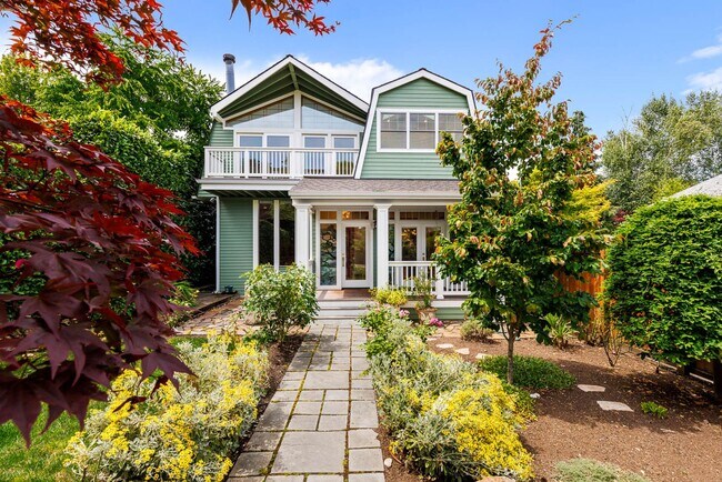 Building Photo - Updated 4 Bedroom North Capitol Hill Craftsman