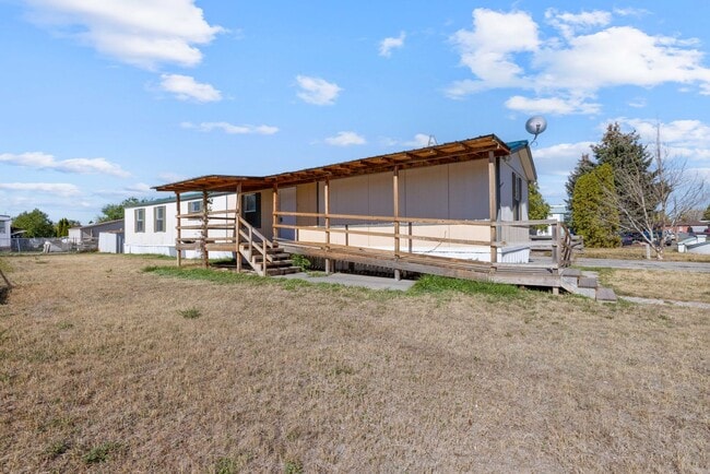 Primary Photo - Large manufactured home