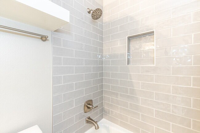 Building Photo - Charming 3-Bedroom Oasis with 2 Full Baths!