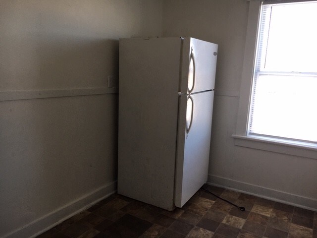 Building Photo - 376 N Elm St