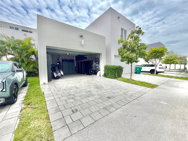 Building Photo - 6415 NW 105th Ct