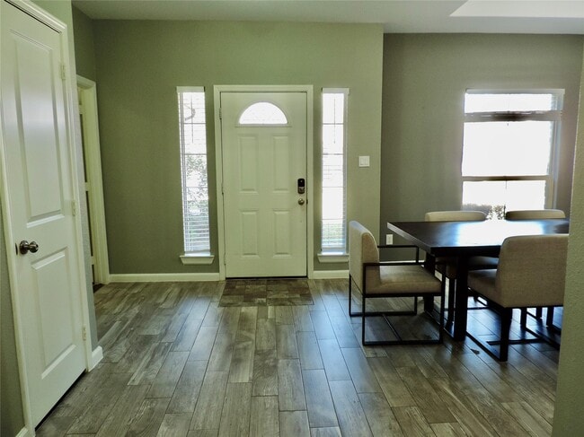 Building Photo - 2730 N Colosseum Ct