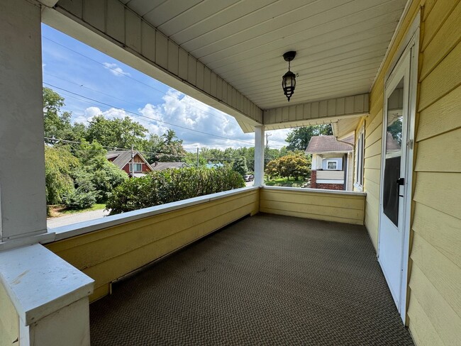 Building Photo - West AVL - Two Bedroom Bungalow Just off H...