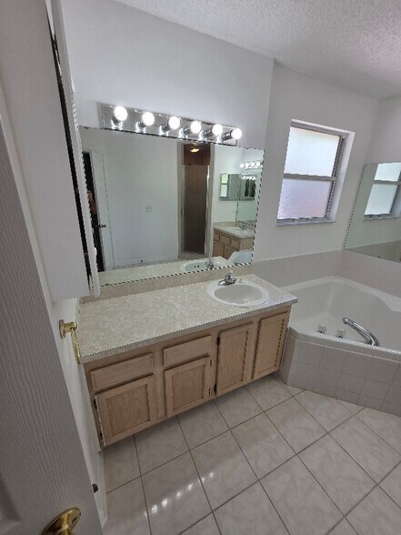 Building Photo - 8528 Echoridge Ct
