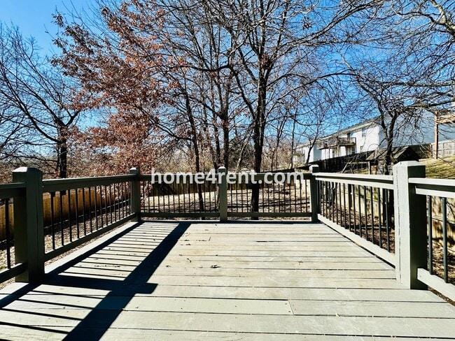 Building Photo - Spacious Four Bedroom Northland Home with a Finished Basement, 3 car garage and Fenced Yard!